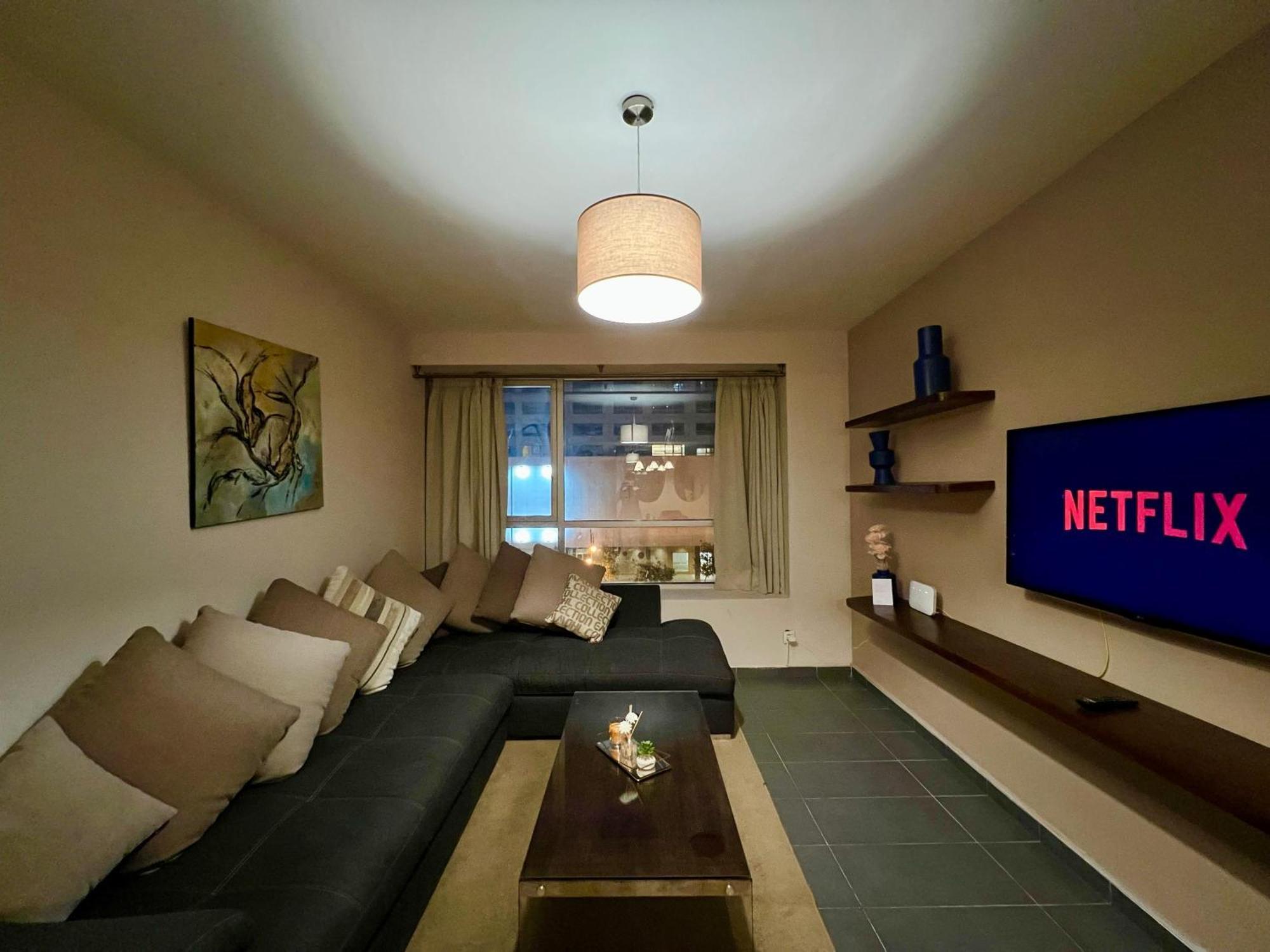 Comfortable 2 Bedrooms - Hilton Center View
